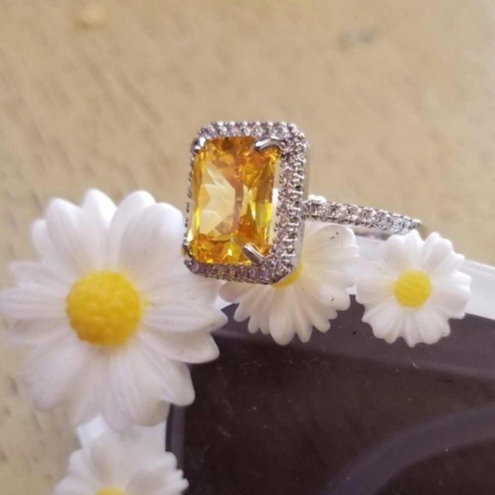 925 Swarovski Elements yellow emerald Women's Ring size 6